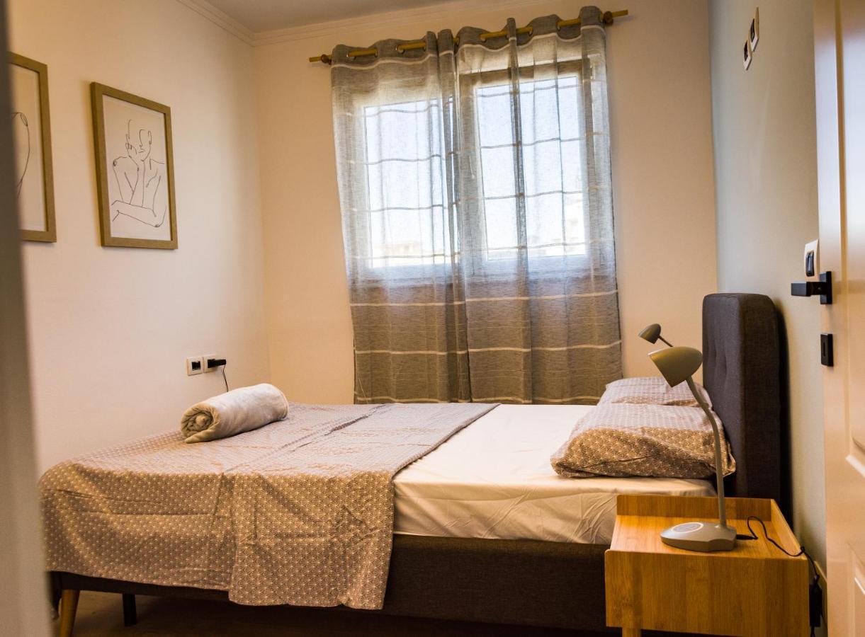Bright Apartment Close To City Center Tiranë Luaran gambar
