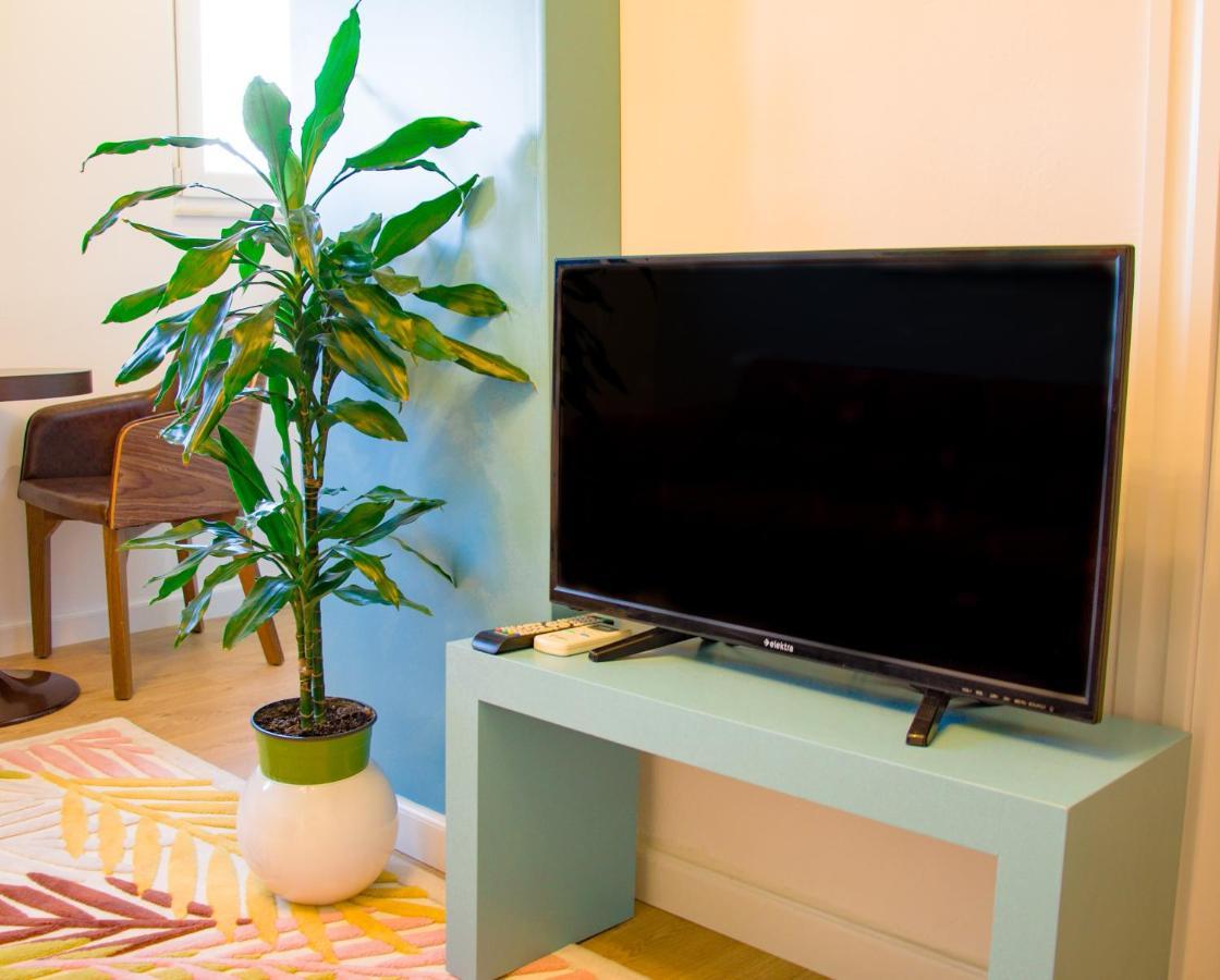 Bright Apartment Close To City Center Tiranë Luaran gambar