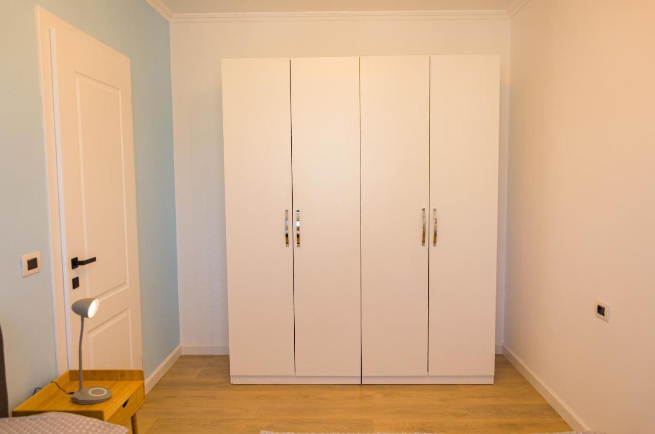 Bright Apartment Close To City Center Tiranë Luaran gambar